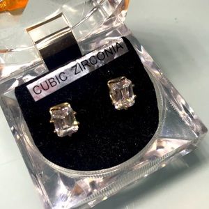 Cubic Zirconia erring